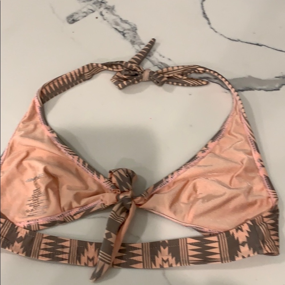 **SOLD***.
O’Neil bikini top Aztec pattern - Picture 3 of 4